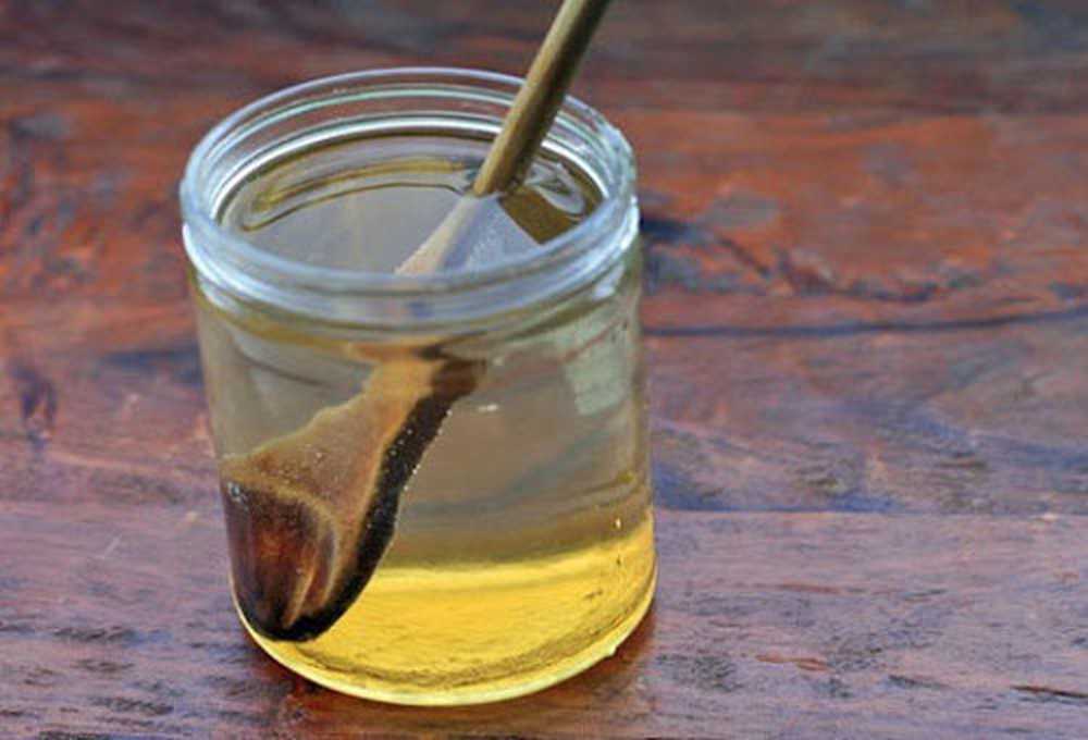 Мед без воды. Стакан воды с медом. Вода с медом. Мед в стакане.